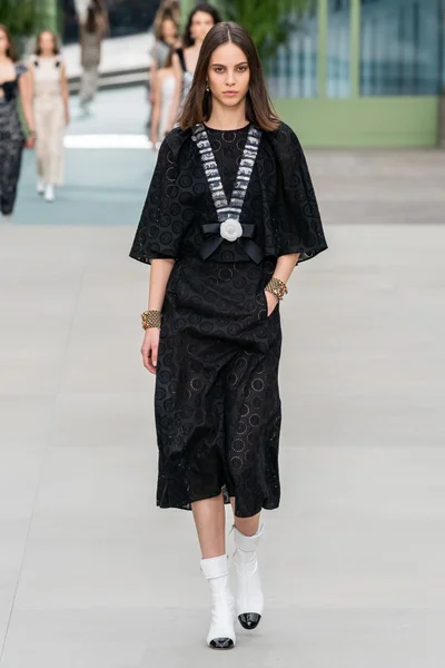 Look 60